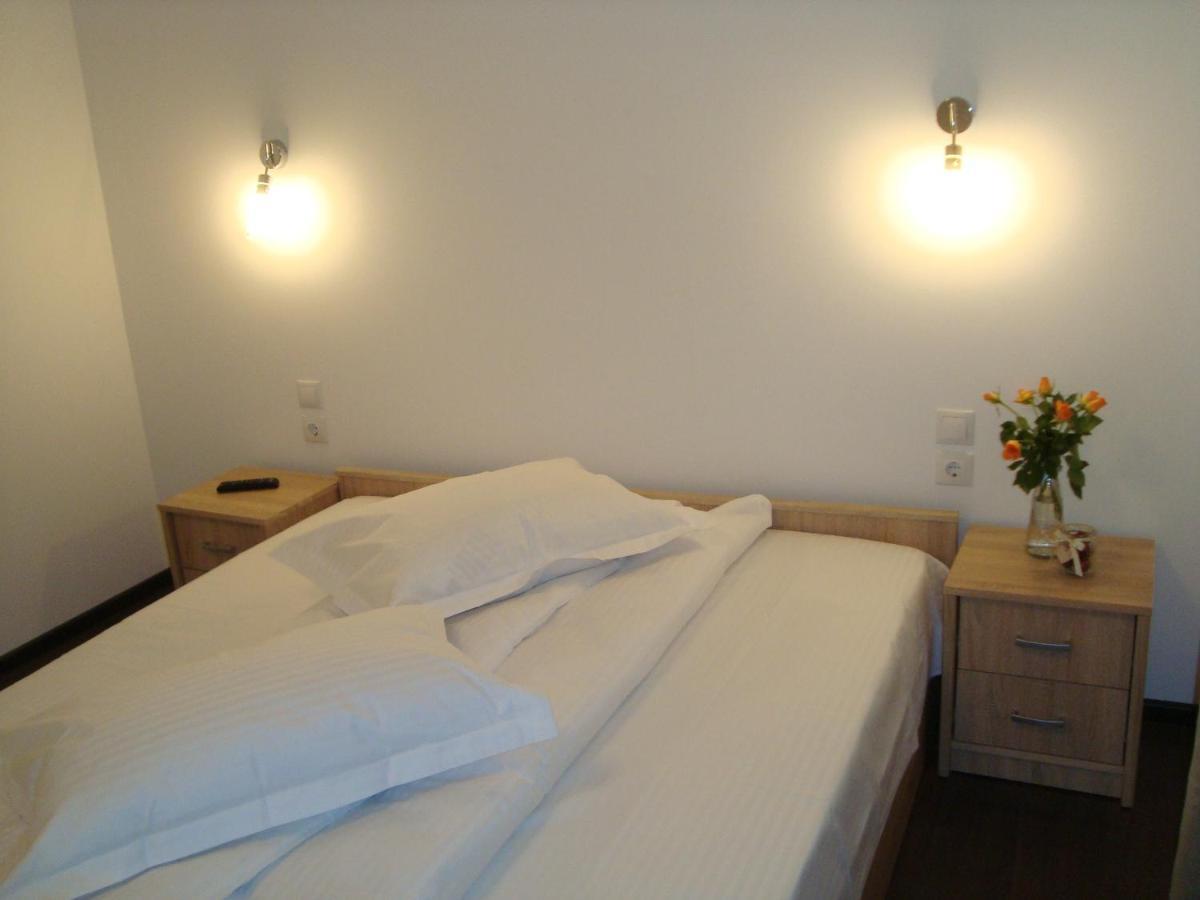 Casa Cu Flori Hotell Buşteni Exteriör bild