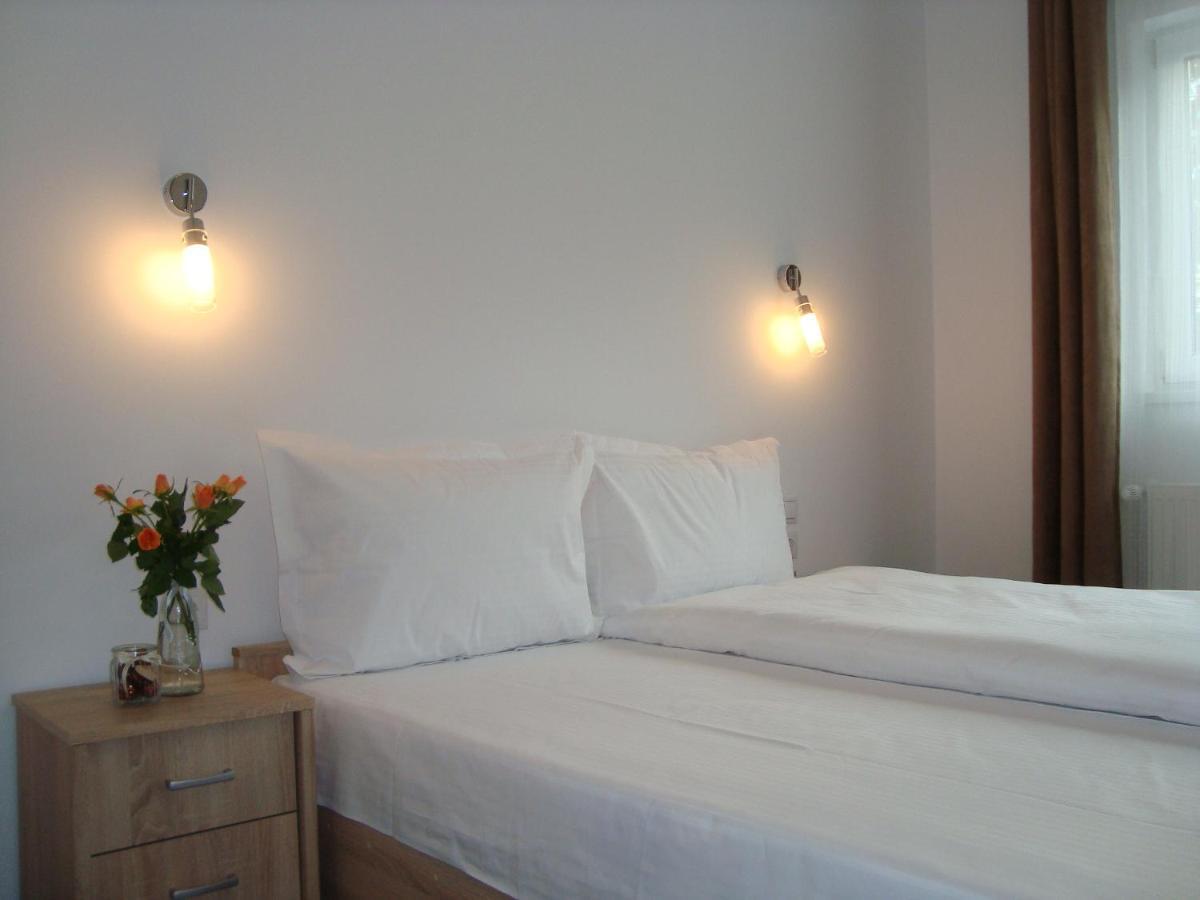 Casa Cu Flori Hotell Buşteni Exteriör bild