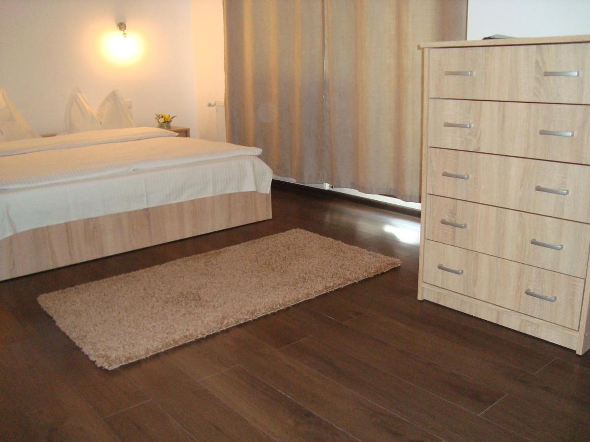 Casa Cu Flori Hotell Buşteni Exteriör bild