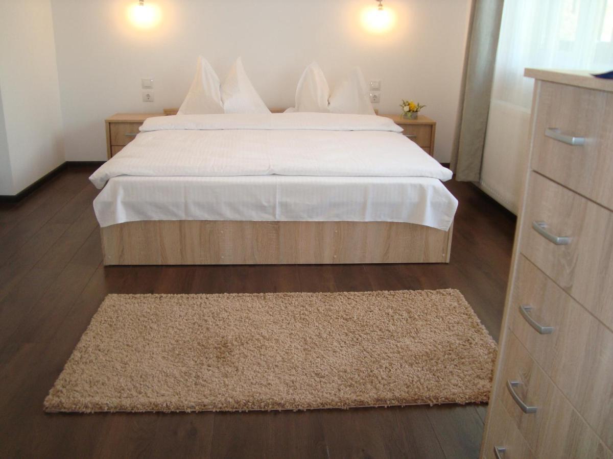 Casa Cu Flori Hotell Buşteni Exteriör bild