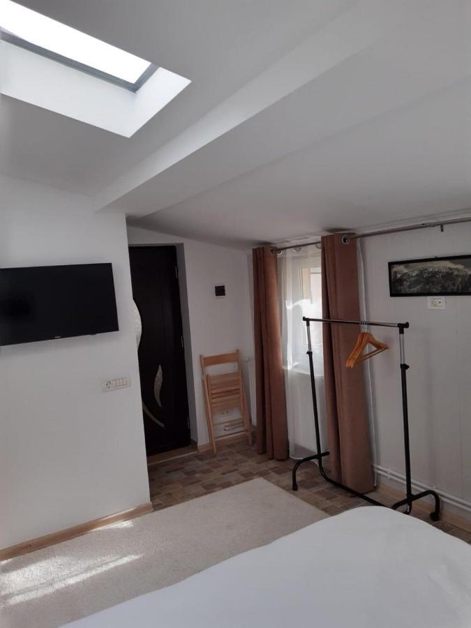 Casa Cu Flori Hotell Buşteni Exteriör bild