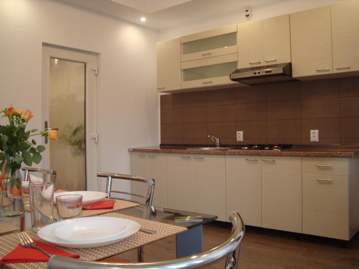 Casa Cu Flori Hotell Buşteni Exteriör bild