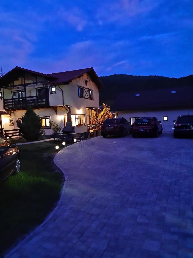 Casa Cu Flori Hotell Buşteni Exteriör bild