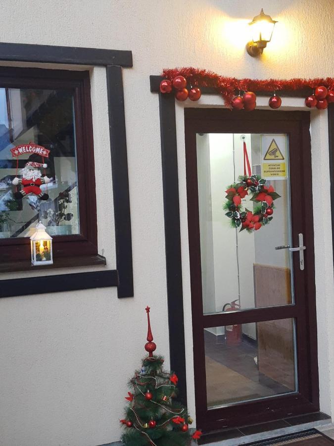 Casa Cu Flori Hotell Buşteni Exteriör bild