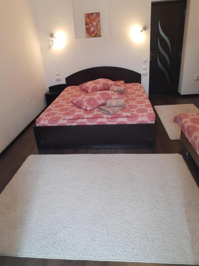 Casa Cu Flori Hotell Buşteni Exteriör bild