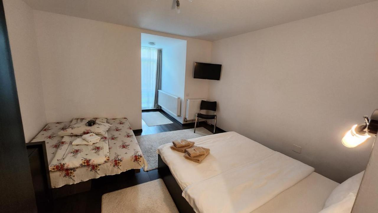 Casa Cu Flori Hotell Buşteni Exteriör bild