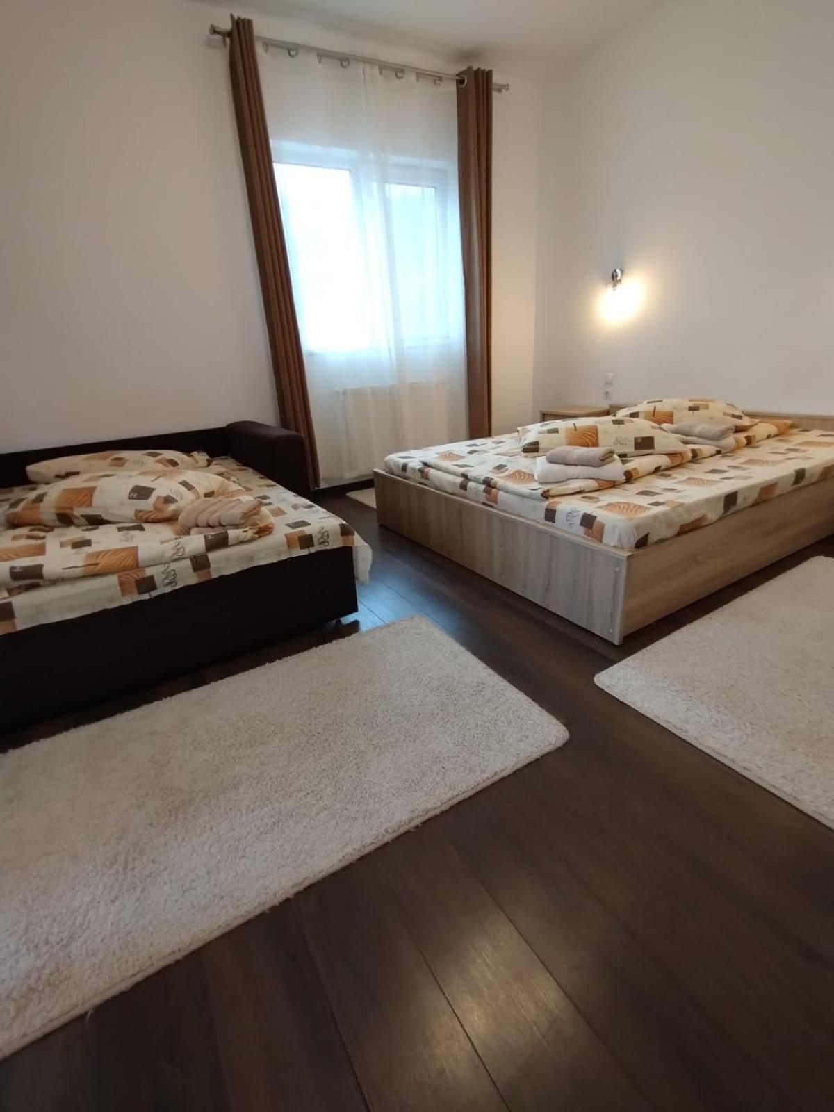 Casa Cu Flori Hotell Buşteni Exteriör bild