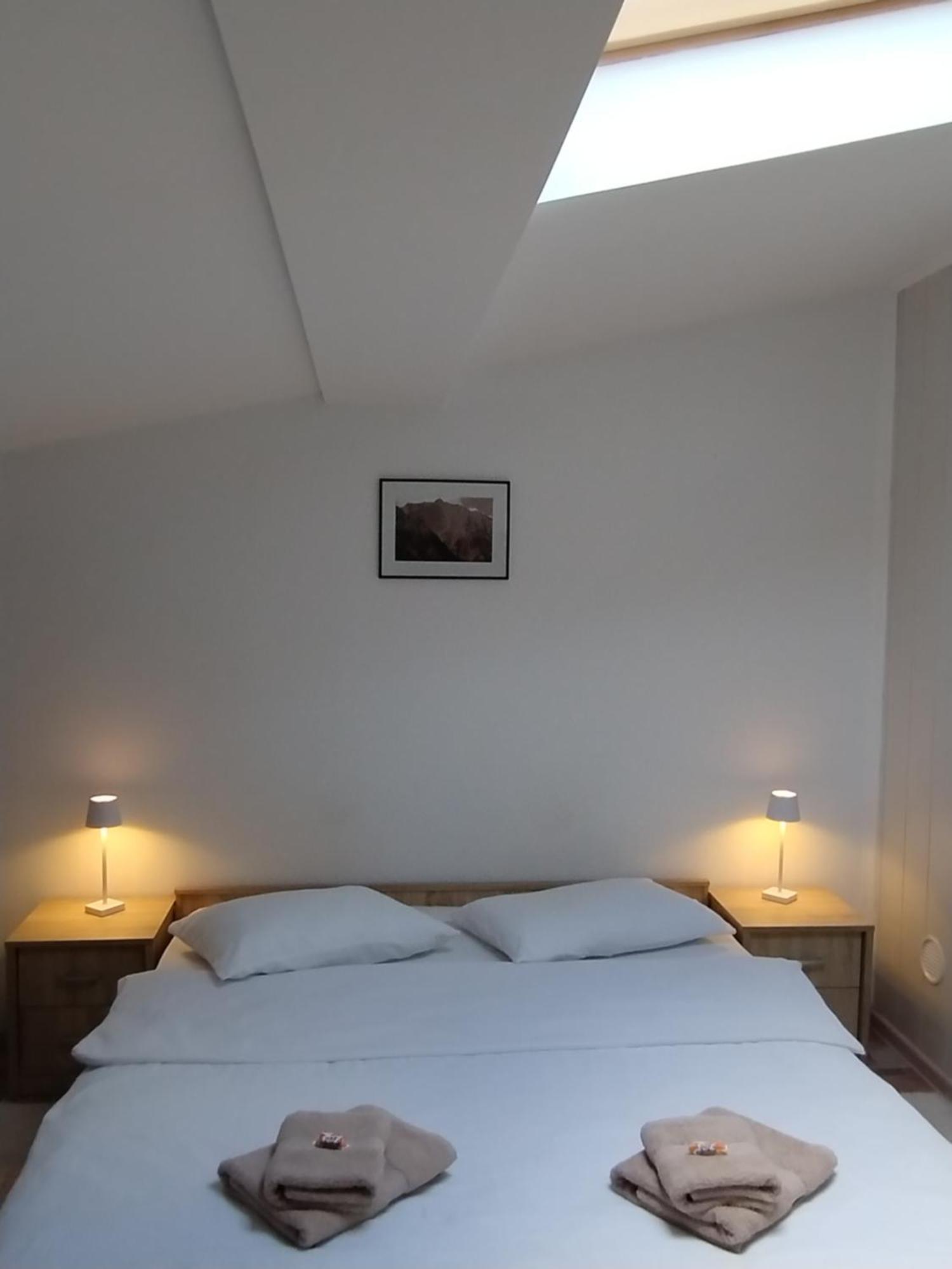 Casa Cu Flori Hotell Buşteni Exteriör bild